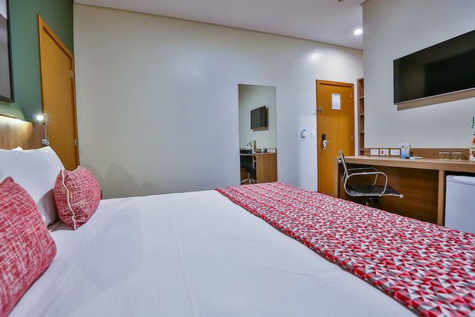 Imagen de la habitación del Hotel Comfort Mogi Gua&ccedil;u. Foto 8