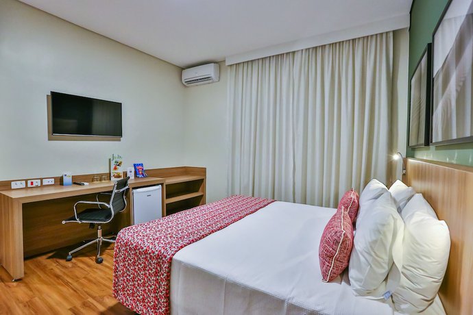 Imagen de la habitación del Hotel Comfort Mogi Gua&ccedil;u. Foto 9