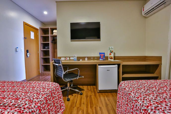 Imagen de la habitación del Hotel Comfort Mogi Gua&ccedil;u. Foto 10