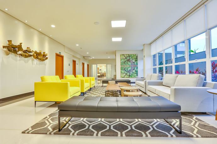 Imagen del bar/restaurante del Hotel Comfort Mogi Gua&ccedil;u. Foto 2