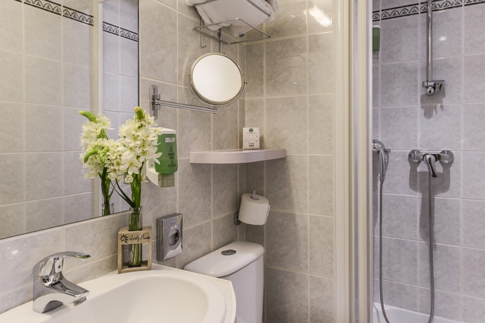 Imagen de la habitación del Hotel Comfort Nation Pere Lachaise Paris 11. Foto 9