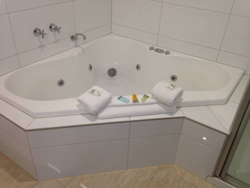 Imagen de la habitación del Hotel Comfort Resort Kaloha Phillip Island. Foto 3