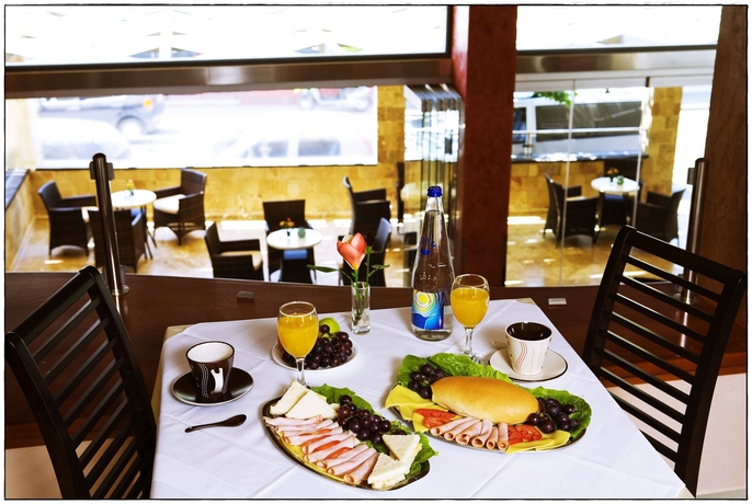 Imagen del bar/restaurante del Hotel Comfort, Rodas. Foto 5