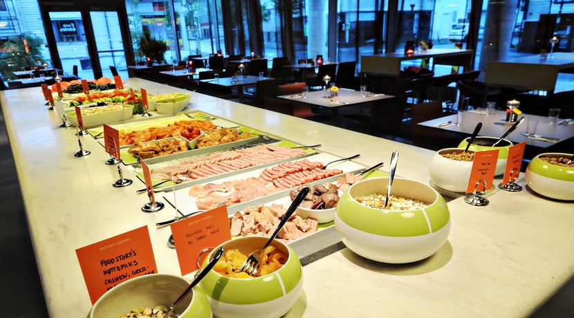 Imagen del bar/restaurante del Hotel Comfort Square. Foto 2