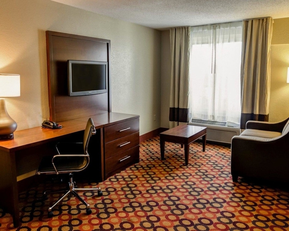 Imagen de la habitación del Hotel Comfort Suites Airport, Charlotte. Foto 4