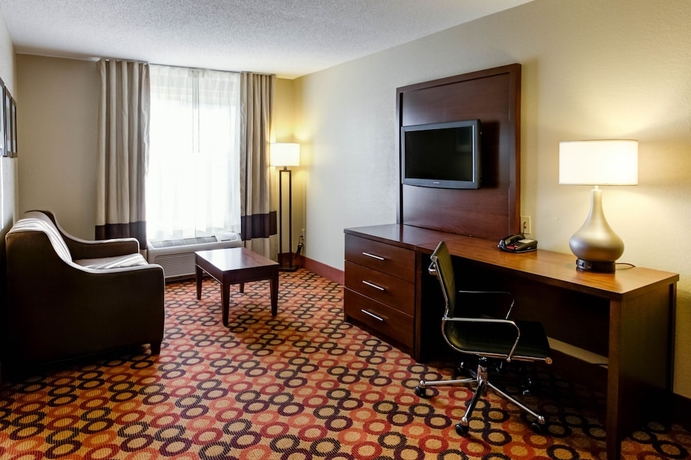 Imagen de la habitación del Hotel Comfort Suites Airport, Charlotte. Foto 16