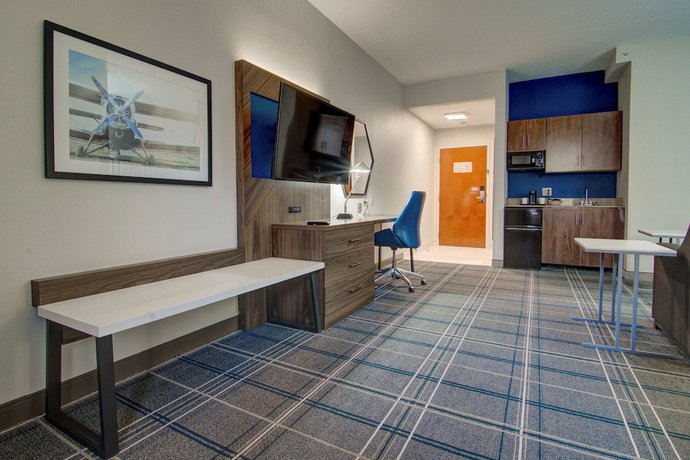 Imagen de la habitación del Hotel Comfort Suites Airport, Newport News. Foto 2