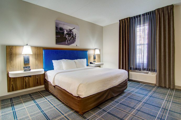 Imagen de la habitación del Hotel Comfort Suites Airport, Newport News. Foto 8