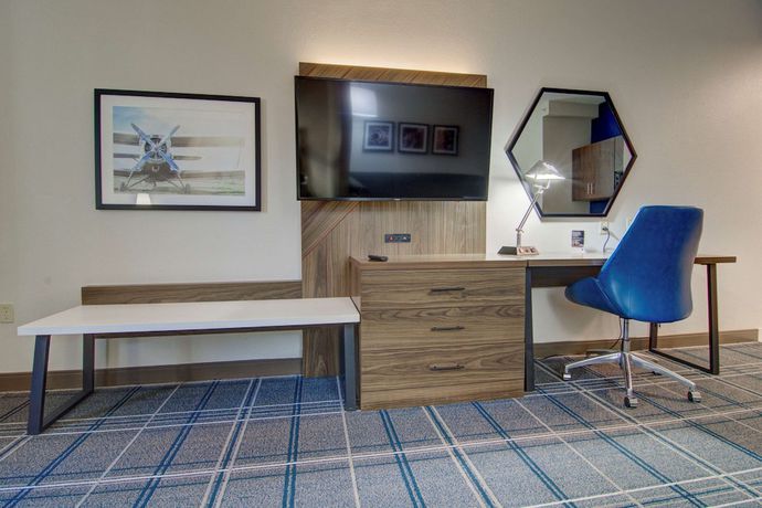 Imagen de la habitación del Hotel Comfort Suites Airport, Newport News. Foto 9