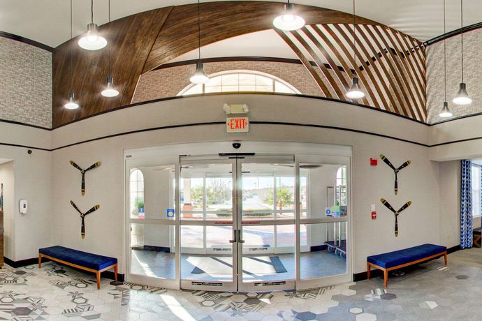 Imagen de los interiores del Hotel Comfort Suites Airport, Newport News. Foto 14