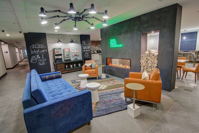 Imagen de los interiores del Hotel Comfort Suites Airport, Newport News. Foto 16