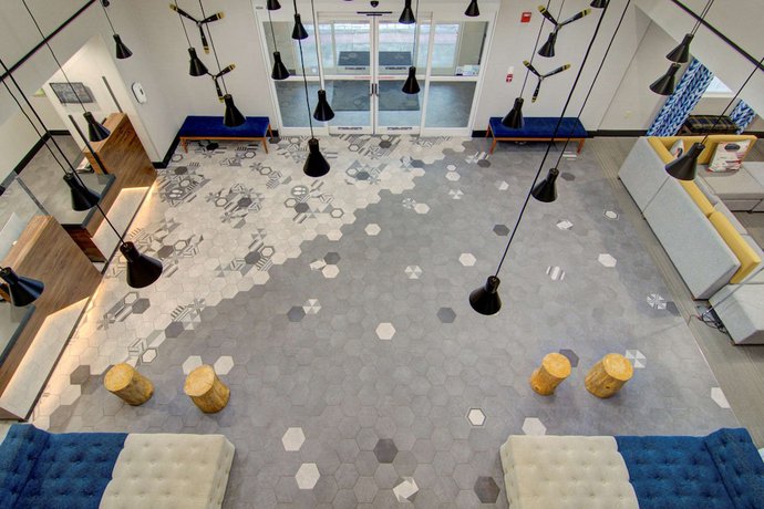 Imagen de los interiores del Hotel Comfort Suites Airport, Newport News. Foto 17