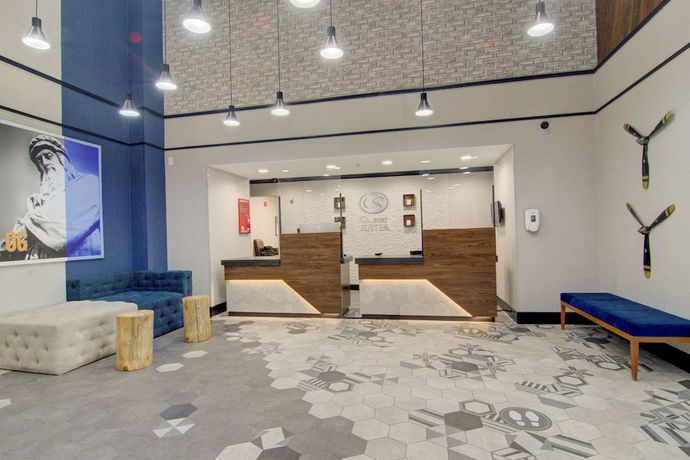 Imagen de los interiores del Hotel Comfort Suites Airport, Newport News. Foto 18