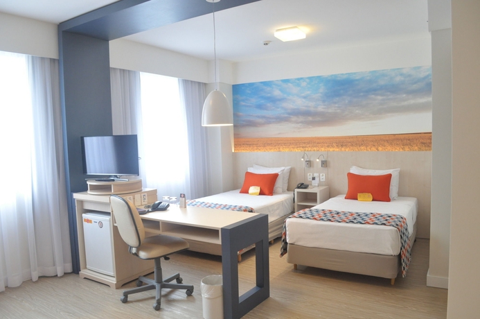 Imagen de la habitación del Hotel Comfort Suites Alphaville. Foto 11