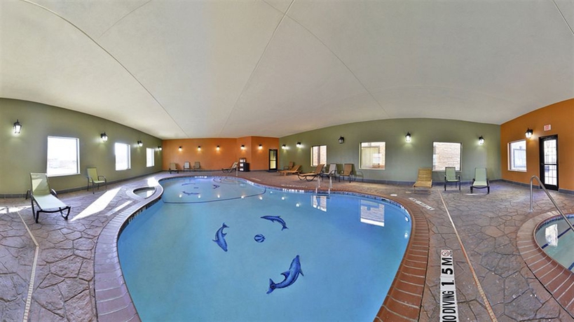 Imagen de la piscina del Hotel Comfort Suites Amarillo. Foto 15