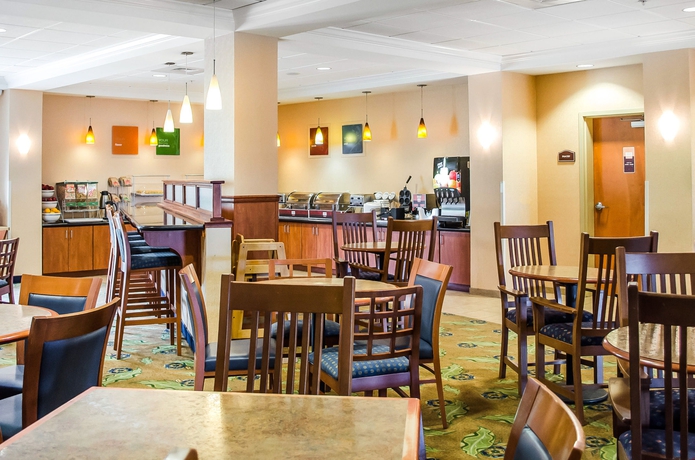 Imagen del bar/restaurante del Hotel Comfort Suites Amish Country. Foto 3