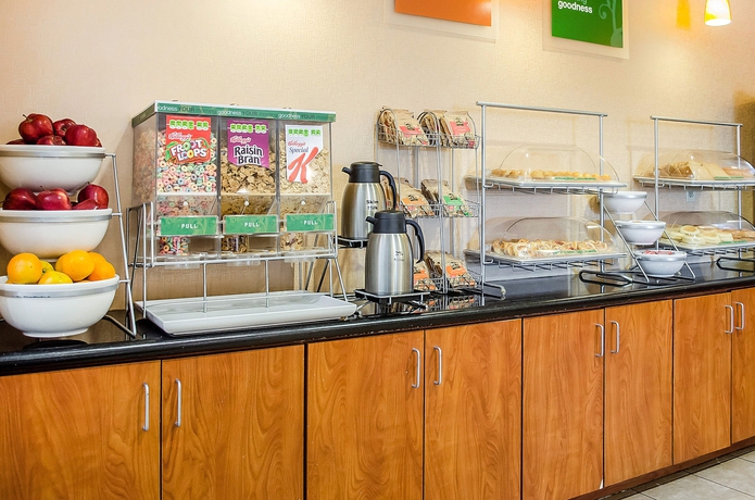 Imagen del bar/restaurante del Hotel Comfort Suites Amish Country. Foto 7