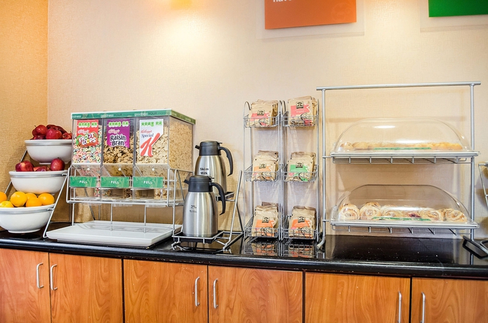 Imagen del bar/restaurante del Hotel Comfort Suites Amish Country. Foto 8