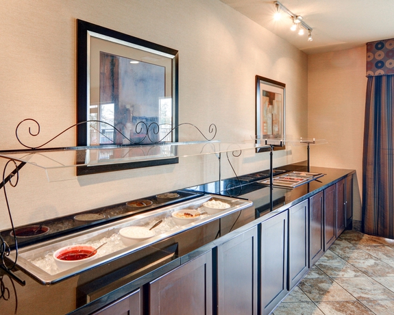 Imagen del bar/restaurante del Hotel Comfort Suites Arlington - Entertainment District. Foto 3