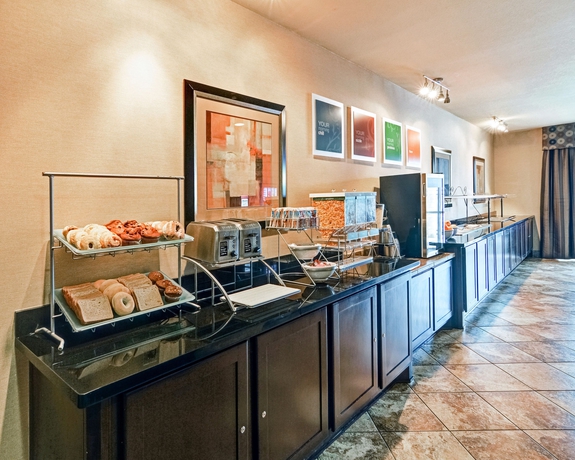 Imagen del bar/restaurante del Hotel Comfort Suites Arlington - Entertainment District. Foto 4