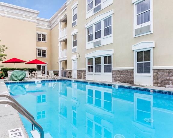 Imagen de los exteriores del Hotel Comfort Suites At Isle Of Palms Connector. Foto 12