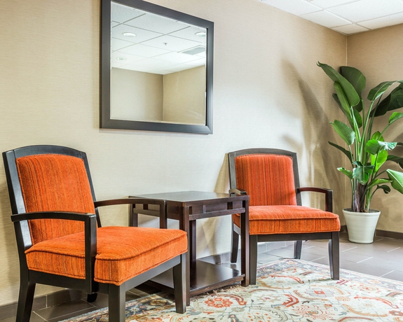 Imagen de los interiores del Hotel Comfort Suites At Isle Of Palms Connector. Foto 15