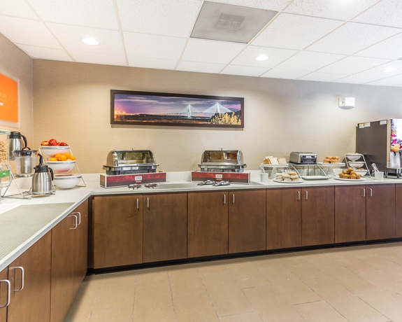 Imagen del bar/restaurante del Hotel Comfort Suites At Isle Of Palms Connector. Foto 6