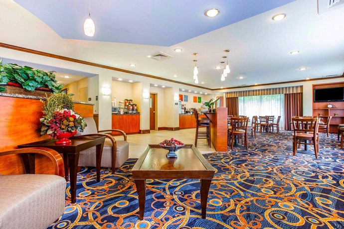 Imagen de los interiores del Hotel Comfort Suites At Kennesaw State University. Foto 11