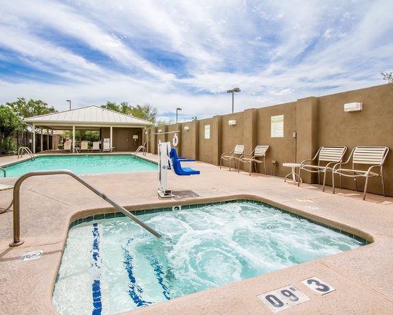 Imagen de la piscina del Hotel Comfort Suites At Tucson Mall. Foto 15