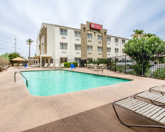 Imagen de la piscina del Hotel Comfort Suites At Tucson Mall. Foto 16