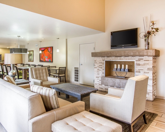 Imagen de los interiores del Hotel Comfort Suites At Tucson Mall. Foto 12