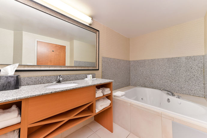 Imagen de la habitación del Hotel Comfort Suites At Virginia Center Commons. Foto 9