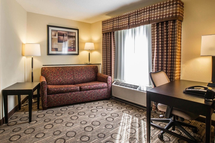 Imagen de los exteriores del Hotel Comfort Suites At Westgate Mall. Foto 9