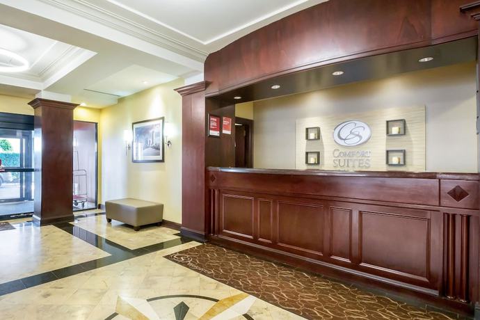 Imagen de los interiores del Hotel Comfort Suites At Woodbridge. Foto 17