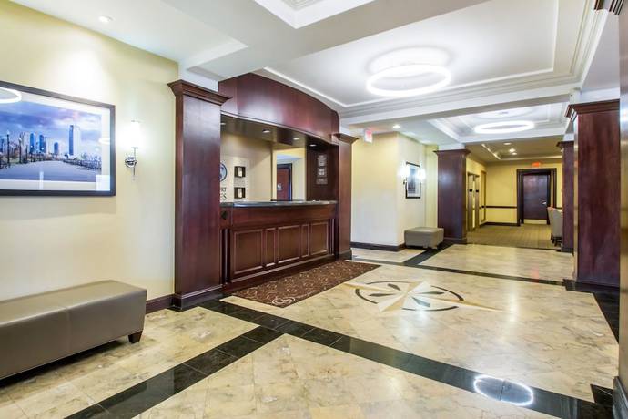 Imagen de los interiores del Hotel Comfort Suites At Woodbridge. Foto 18