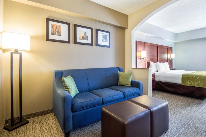 Imagen de la habitación del Hotel Comfort Suites At Woodbridge. Foto 13