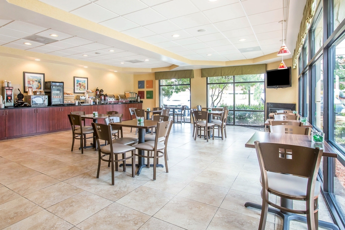 Imagen del bar/restaurante del Hotel Comfort Suites Atlanta Airport. Foto 3