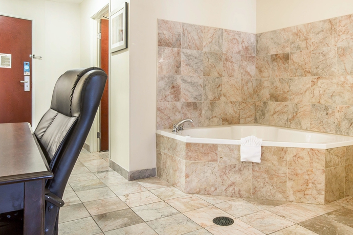Imagen de la habitación del Hotel Comfort Suites Atlanta Airport. Foto 7