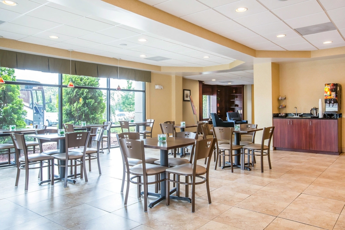 Imagen del bar/restaurante del Hotel Comfort Suites Atlanta Airport. Foto 4