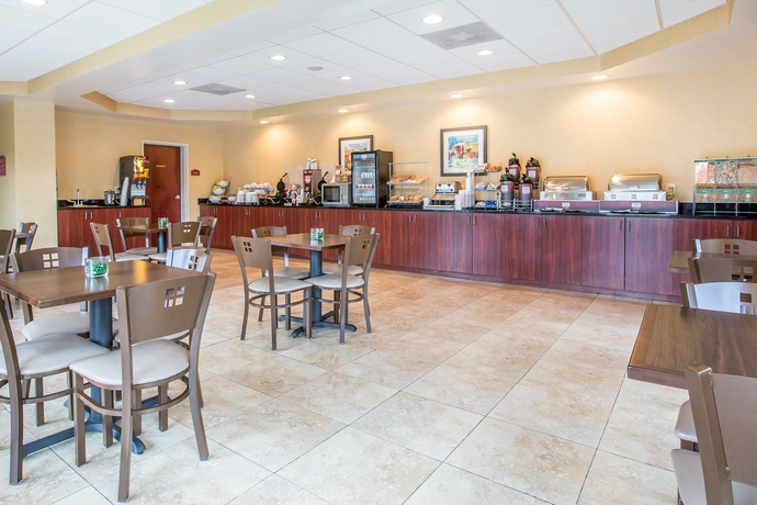Imagen del bar/restaurante del Hotel Comfort Suites Atlanta Airport. Foto 5