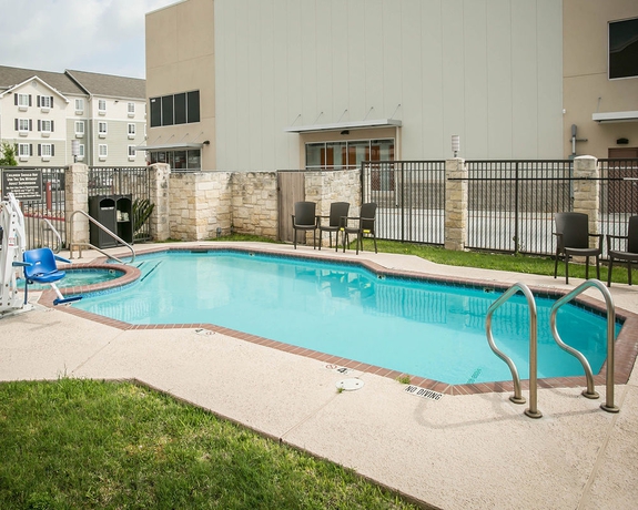 Imagen de la piscina del Hotel Comfort Suites Austin Nw Lakeline. Foto 16
