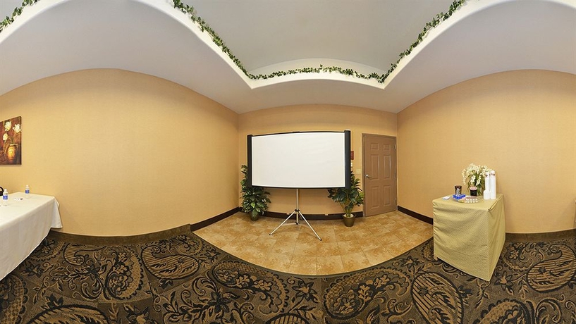 Imagen de los interiores del Hotel Comfort Suites Bay City. Foto 9