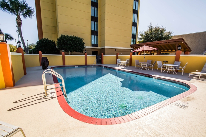 Imagen de la piscina del Hotel Comfort Suites - Baymeadows. Foto 16
