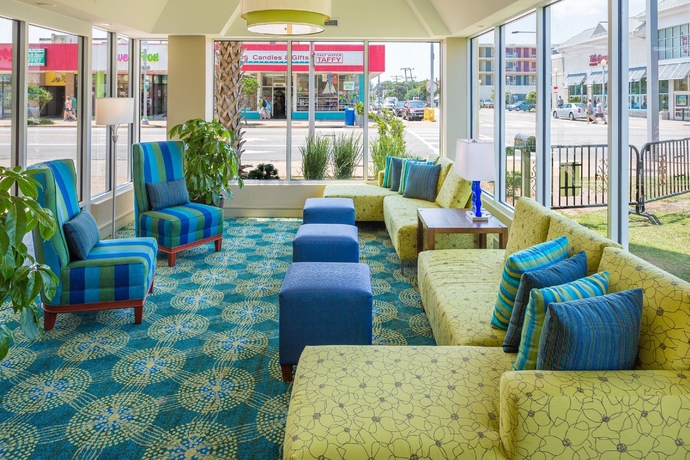 Imagen de los interiores del Hotel Comfort Suites Beachfront. Foto 14