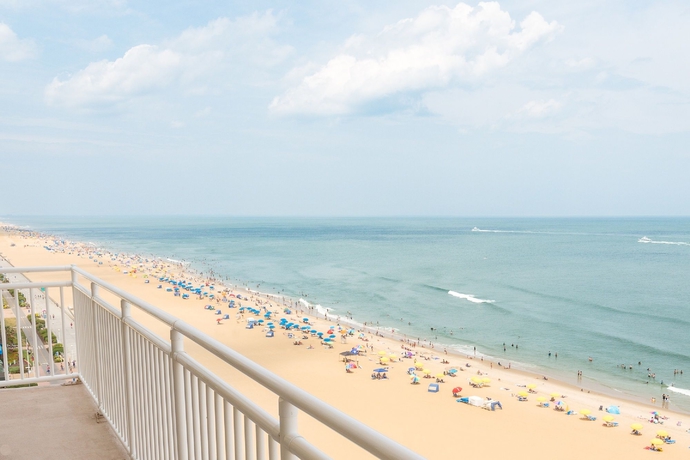 Imagen de los exteriores del Hotel Comfort Suites Beachfront. Foto 11