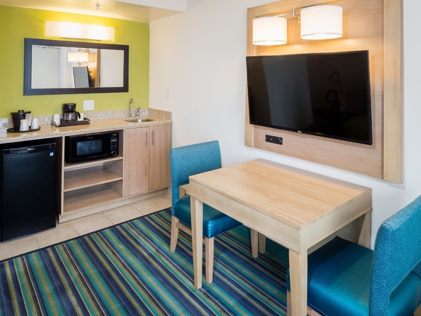 Imagen de los interiores del Hotel Comfort Suites Beachfront. Foto 16