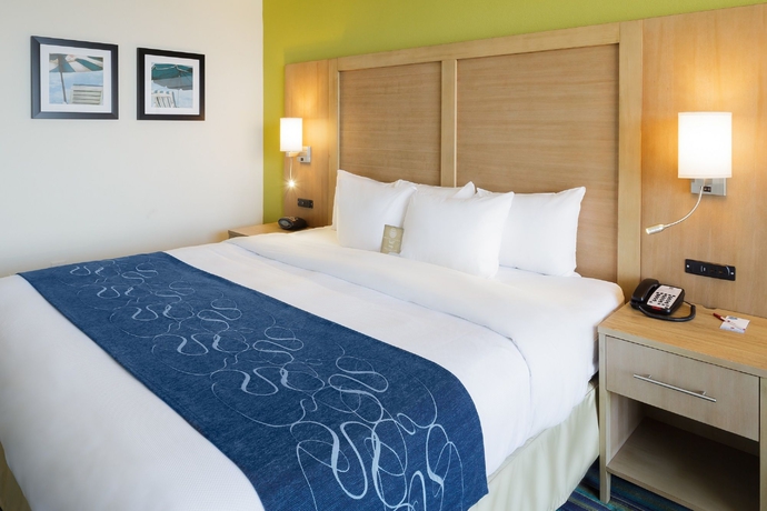 Imagen de la habitación del Hotel Comfort Suites Beachfront. Foto 10