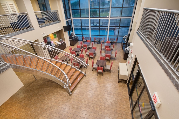 Imagen de los interiores del Hotel Comfort Suites Beachside. Foto 16