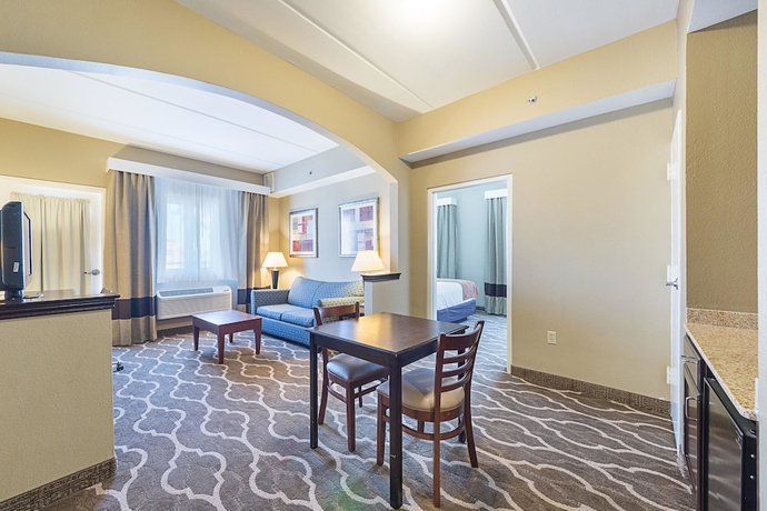 Imagen de la habitación del Hotel Comfort Suites Beachside. Foto 13