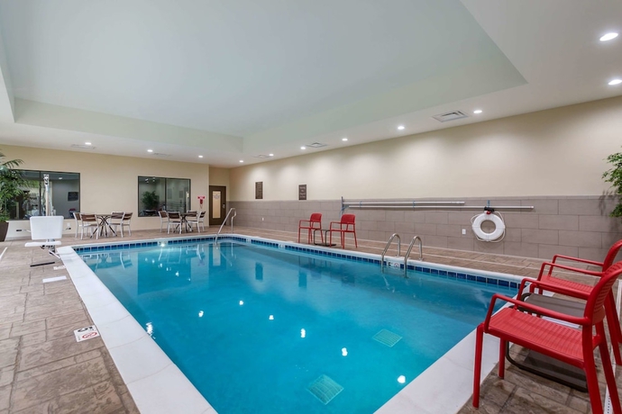 Imagen de la piscina del Hotel Comfort Suites, Bowling Green. Foto 19